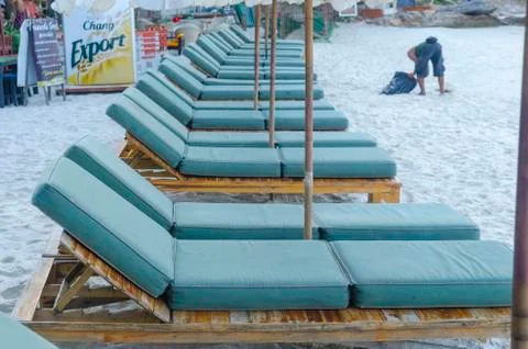 Romantic table setup on tropical beach, Thailand Foto stock