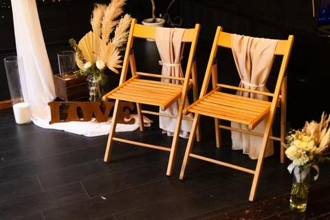 Romantic wedding ceremony setup with two chairs and decorative elements 库存照片