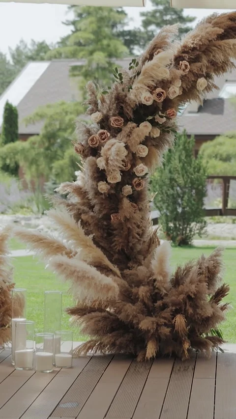 A romantic wedding setting with a stunning pampas grass arch.Wedding decor Stock-Footage 308396151
