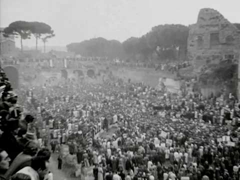 Rome - 1944: Massive crowd of rallygoers during communist rally Video stock 219451685