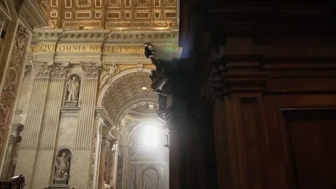 ROME- APRIL 2018: Interior of St. Peter's Basilica, Vatican, Italy. Stock Footage 90091708