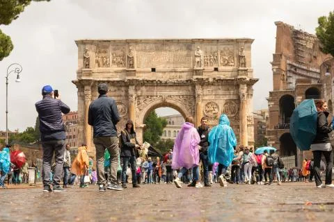 Rome, Arch of Constantine, cloudy day, people walk. Rome, Italy, May 2019. Foto stock