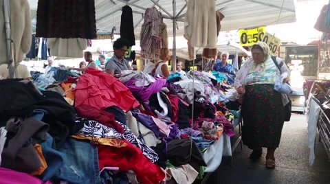 ROME - ITALY - AUGUST 2016 - The flea market in Rome called Portaportese Stock Footage 66724541
