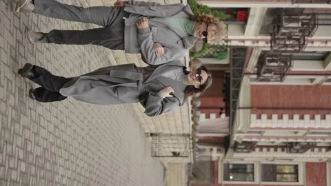 Rome, May 1, 2023: Vertical video. A stylish guy and a girl in an embrace Video stock 316319585