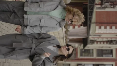 Rome, May 1, 2023: Vertical video. A stylish guy and a girl in an embrace Video stock 316319630