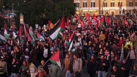 Rome, October 2, 2025: Crowd marches for Palestinian solidarity Stock Footage 318581014