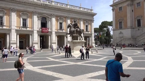 Rome, Piazza del Campidoglio, Statue equestre di Marco Aurelio Stock Footage 139723403