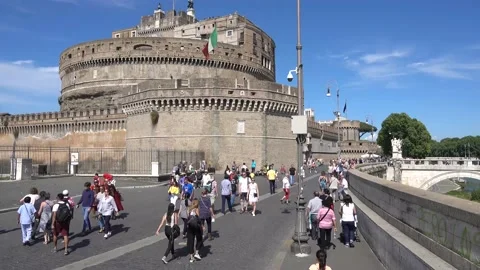 Rome,tourist at Castel Sant'Angelo. Stock Footage 139746136