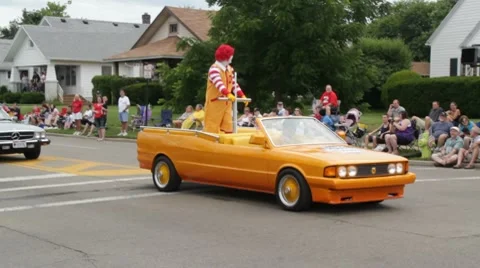 Ronald Mcdonald at a parade 動画素材 7748885