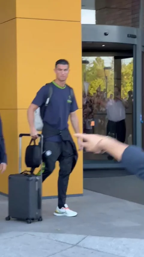 Ronaldo set to take on Messi: Here is the Al-Nassr man's sweet gesture to young Stock Footage 272907513