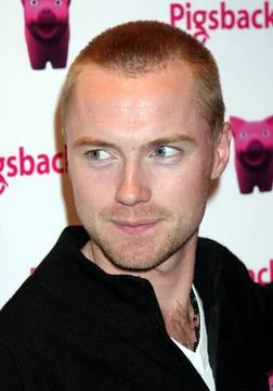  Ronan Keating at the Pigsback.com UK launch party held at Cafe De Paris, ... 스톡 사진