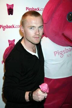  Ronan Keating at the Pigsback.com UK launch party held at Cafe De Paris, ... 스톡 사진