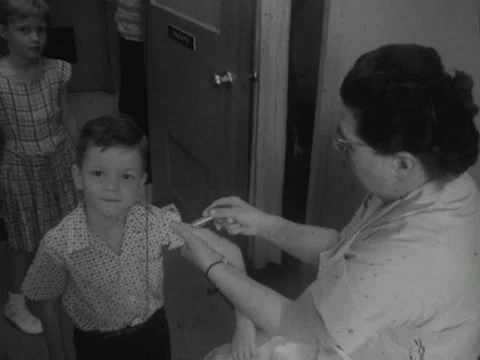 Ronaoke, VA - 6/16/58 - Nurse administers polio vaccine to children 스톡 동영상 233725751