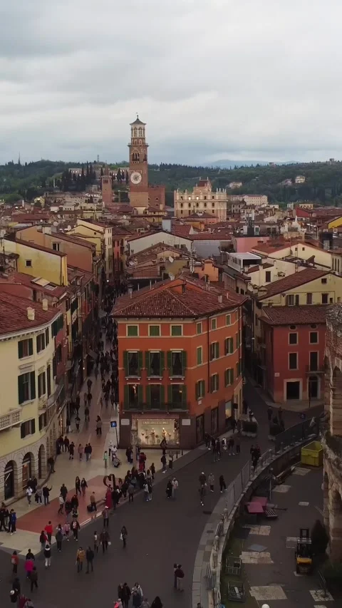 Rone Pull-Out Over Via Mazzini Toward Verona Arena and Piazza Bra with Torre Vídeos de archivo 313250493
