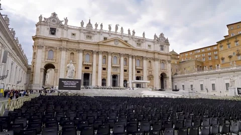 Ront view of St. Peter’s Basilica in Vatican City. Stockbeeldmateriaal 329952970
