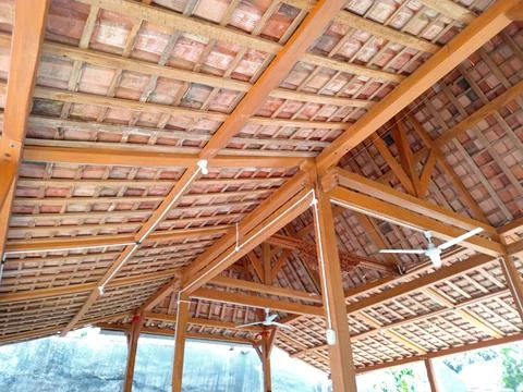 The roof frame of a building is made of solid wood, with clay tiles, with a.. Fotos de archivo