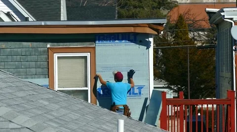 Roofer installs house insulation panels, vinyl siding Video stock 59864784