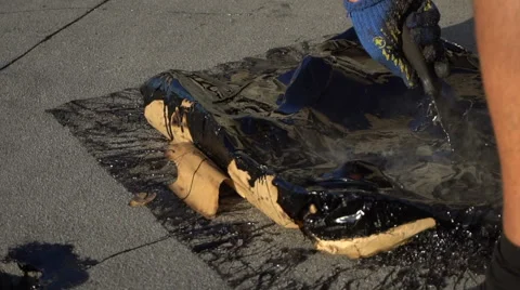 Roofer melts the bitumen Video stock 66894988