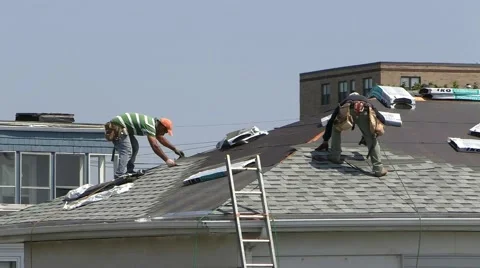 Roofers work on house Video stock 41530060