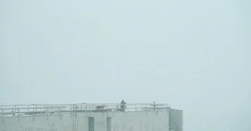 Roofers working in snow storm, Stock Footage 85845662