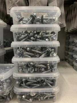 Roofing screws packed in plastic containers Stock-Fotos