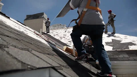 Roofing supply carry Vídeos de archivo 26339591