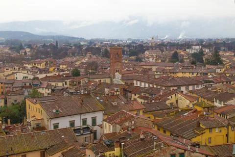 Roofs of Red Under a Dramatic Sky in Tuscany, Italy 库存照片