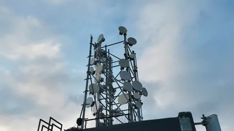 Rooftop Base Station Tower Timelapse with Clouds Vídeo Stock 320526418
