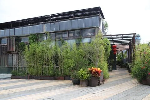 The rooftop of a creative park features an outdoor art installation with ba.. Foto stock
