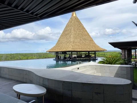 Rooftop infinity pool and bar at Krisna Oleh-Oleh (Bali Bypass) with a trad.. Stock Photos