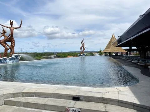 Rooftop infinity pool at Krisna Oleh-Oleh (Bali Bypass) with traditional Ba.. Stock Photos