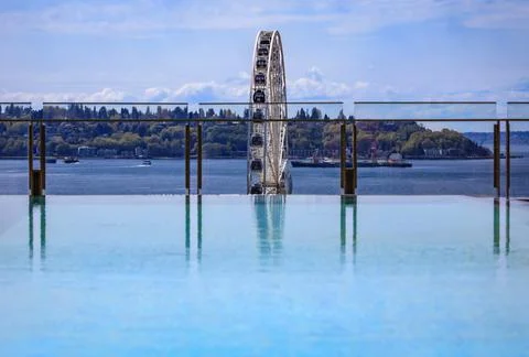 Rooftop infinity pool with views of Great Wheel over Puget Sound in Seattle.. Stock Photos
