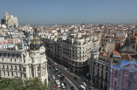 Rooftop lookout to edificio metropolis at the corner of calle de alcala and g Stock Photos