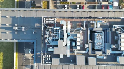 Rooftop of a modern energy-efficient office featuring ventilation systems and 库存影片 335886575
