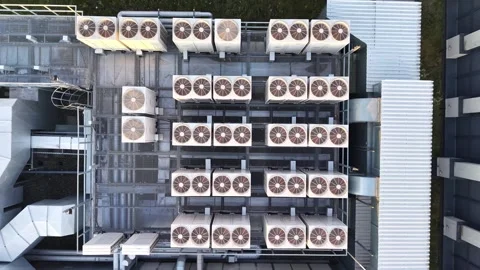 Rooftop of multiple air conditioning units on an office building Stockbeeldmateriaal 340978685