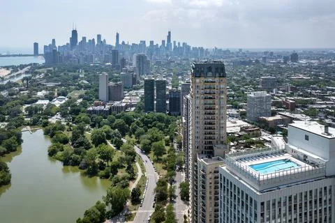 Rooftop Pool City View Foto stock