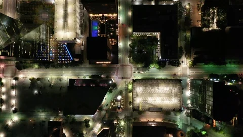 Rooftop Pools and Parking Decks Above Downtown Dallas Vídeos de archivo 98056947