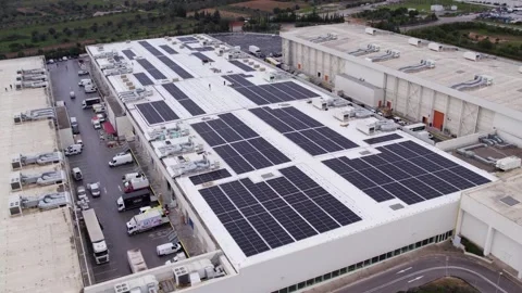 Rooftop solar installation workers downward sliding aerial Stock Footage 331283827