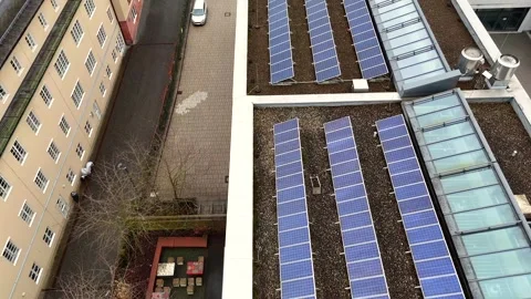 Rooftop with solar panels and adjacent courtyard in modern sustainable building Vídeos de archivo 318779068