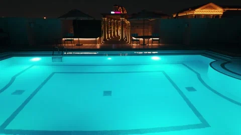 A rooftop swimming pool in Doha, Qatar Video stock 327526594
