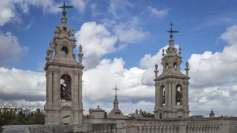Rooftop timelapse of facade of Basilica da Estrela. Lisbon, Portugal Vidéo 79813623