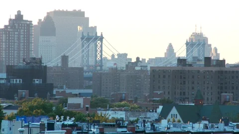 Rooftop view of Manhattan Bridge in Brooklyn, New York afternoon. 스톡 동영상 106248229