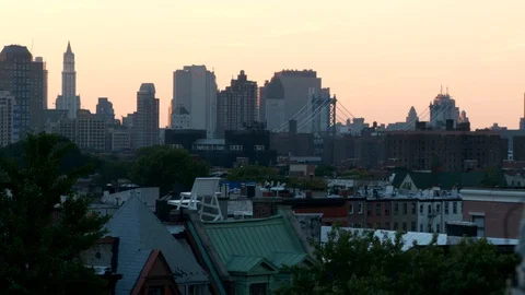 Rooftop view of Manhattan Bridge, skyline and apartments, sunset. Stock-Footage 106247046