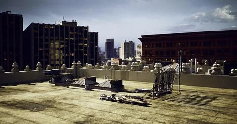 Rooftop view of urban landscape showcasing buildings under a clear sky Ilustración de archivo