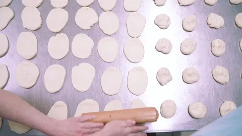 Rooling out the dough Video stock 73374269