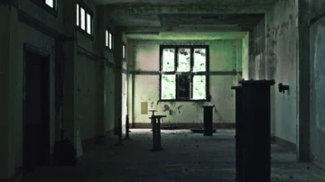 Room in abandoned building Stock-Footage 85843893