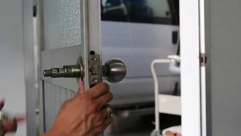 Room lock repair Stock Footage 69184684