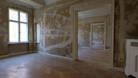 Room before renovation, empty flat interior in old building Vídeos de archivo 250121884