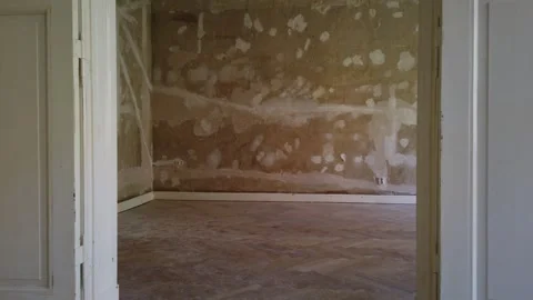 Room before renovation, empty flat interior in old building Vídeos de archivo 250157817