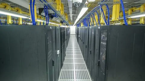 Room with rows of server hardware in data center timelapse hyperlapse 库存照片